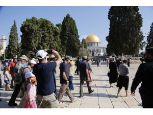Yüzlerce fanatik Yahudi'den Mescid-i Aksa'ya baskın