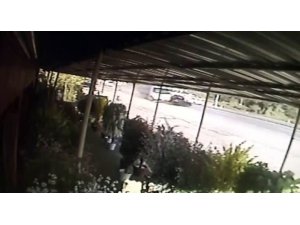 Kamyon’un otomobile çarpma anı güvenlik kamerasına yansıdı