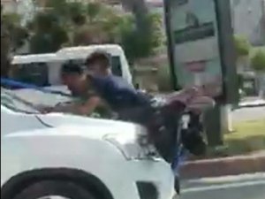Para için gelin arabasının kaputunda ölümüne yolculuk