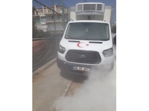 Edremit’te kamyoneti tamamen yanmaktan itfaiye kurtardı