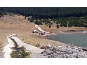 Serinlemek için girdiği barajda boğuldu