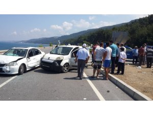 Samsun’da otomobil ile kamyonet çarpıştı: 8 yaralı