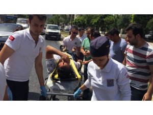 Motosiklet yayaya çarptı: 2 yaralı