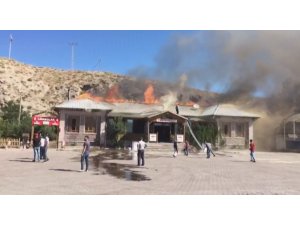Akaryakıt istasyonunda korkutan yangın
