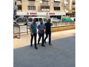 Kuşadası’nda çeşitli suçlardan aranan 2 kişi yakalandı