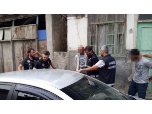 Bafra’da uyuşturucu yuvasına baskın