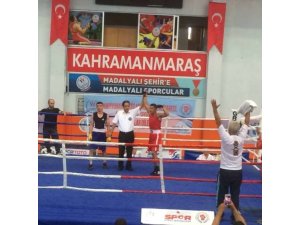 İskenderun Belediyesporlu boksör Türkiye ikincisi oldu