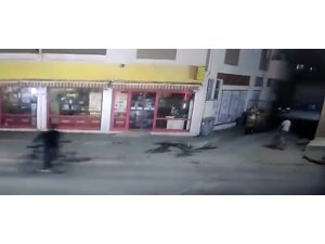 Çaldıkları bisikletlerle araç soydular