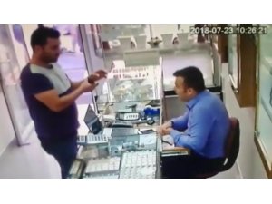 Çaldığı altınları satamadan yakalandı
