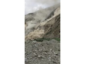 Toprak kayması böyle görüntülendi