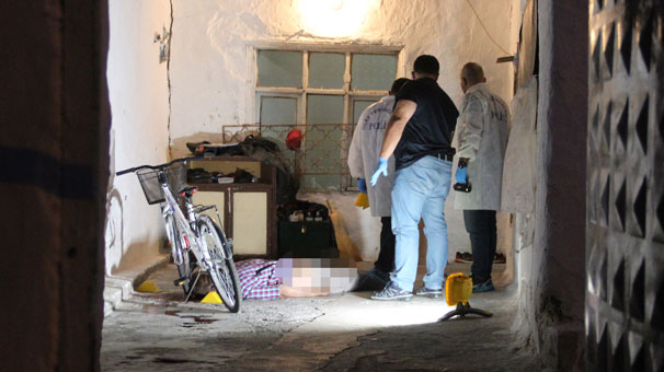 Eşini vurup, aynı silahla intihar etti