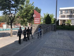 Erzurum’da kaçak göçmen taşıyan kamyon sürücüsü tutuklandı