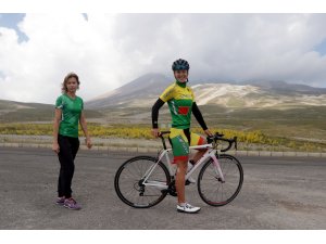 Litvanyalı anne-kız şampiyonalara Erciyes'te hazırlanıyor