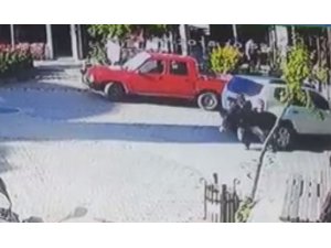 Yaşlı vatandaş yolun karşısına geçerken otomobilin altında kaldı