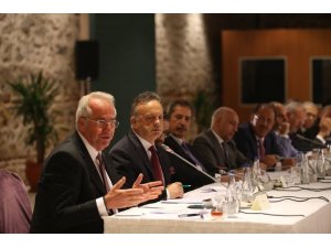 Bakan Albayrak: "Orta vadeli programın hazırlanması için ekonomi alanındaki tüm paydaşlarımızla istişare toplantılarımızı devam ettiriyoruz"