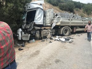 Balıkesir’de 2 tır çarpıştı: 2 yaralı