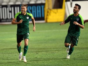 Bursaspor, Ümraniyespor’u 2 golle geçti