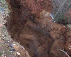 Sıva yaparken toprak altında kaldı