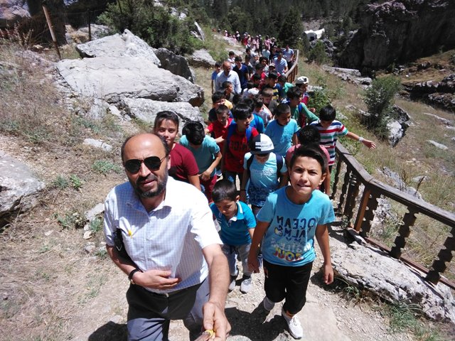 Kur'an kursu öğrencilerine gezi