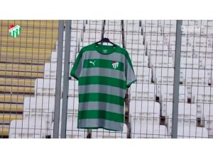 Bursaspor yeni sezon formalarını tanıttı