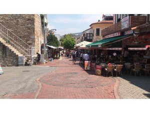Kuşadası Körfezi sallanmaya devam ediyor