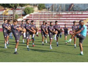 Ayvalıkgücü Belediyespor ‘şampiyonluk’ parolasıyla top başı yaptı