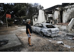 Yunanistan'daki yangının tanıkları şoku atlatmaya çalışıyor