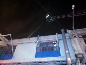 Başakşehir’de silikondan mutfak araç gereçleri üretilen fabrika alev alev yandı
