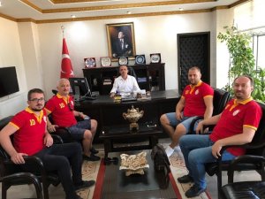 Burhaniye’de Kaymakam Öner; Galatasaraylıları kabul etti