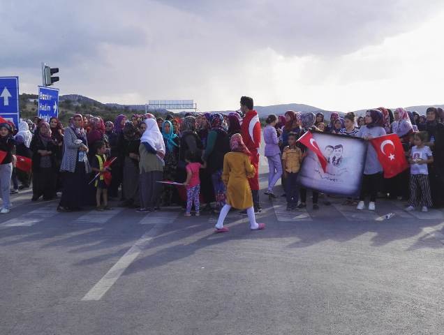 Güneysınır’da vatandaşlar yol kapattı