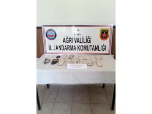 Kaçak Afganların üzerinde 8 kilogram esrar ele geçirildi