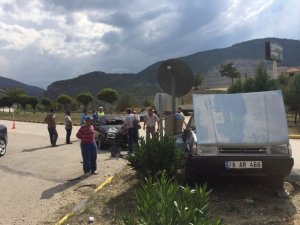 Karabük’te iki otomobil çarpıştı: 2 yaralı