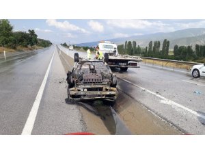 Tosya’da yaşlı çiftin otomobili alev alev yandı