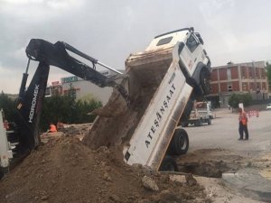 Hafriyat kamyonu şaha kalktı