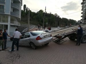 Kocaeli’de virajı alamayan otomobil takla attı: 1 yaralı