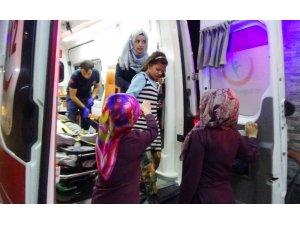 Göçmenleri taşıyan minibüs kaza yaptı: 19 yaralı