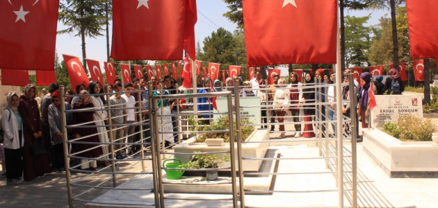 Konya'dan Ömer Halisdemir'in kabrine ziyaret