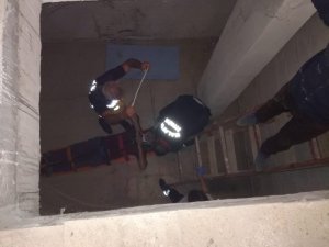 İnşaatın bodrumuna düşen kişi yaralandı