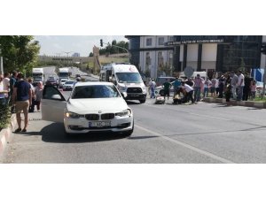 Otomobil sürücüsü yayaya çarparak ağır yaraladı