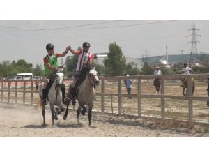 Rahvan At Yarışları nefesleri kesti