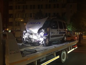 Kırmızı ışık ihlali yapan alkollü sürücü polis aracına çarptı: 3 yaralı