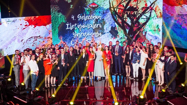 S.Ü İletişim Fakültesi  Zirvede