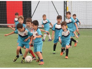 Sağlıkspor ile EFK arasında dostluk maçı