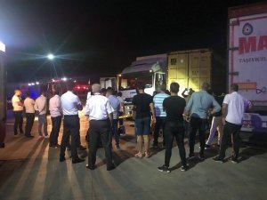 2 tır arasında sıkışan sürücü feci şekilde can verdi