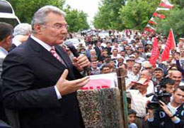 Vekil Baykal'ı Dinlerken Soyuldu