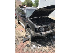 AK Partili milletvekili Dinç'in korumalarına ait araç kundaklandı