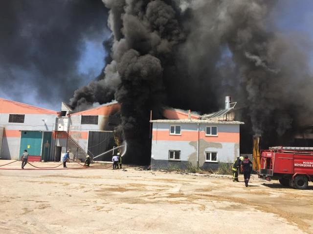 Çumra’da soğuk hava deposu yandı