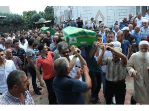 Pompalı tüfekle öldürülen enişte ve yeğen defnedildi