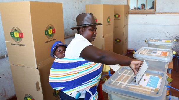Zimbabve 38 yıl sonra Mugabe'siz ilk başkanlık seçimi için sandık başında