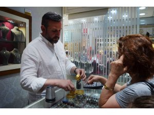 Düğünlerde burma ve hasır bileziğin yerini artık küpeler, kolyeler aldı